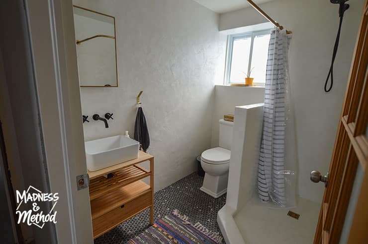 modern minimalist bathroom