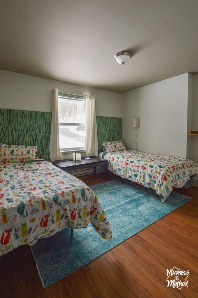 twin bedroom layout
